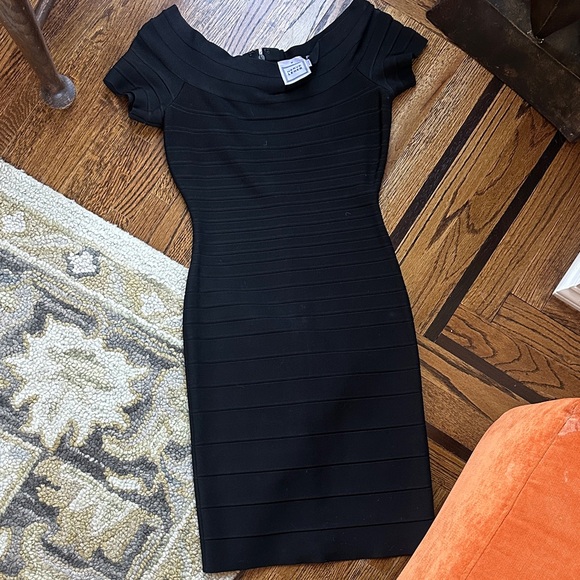 Herve Leger Dresses & Skirts - Elegant Herve leger Black Bodycon Carmen Dress size Medium; like new worn once